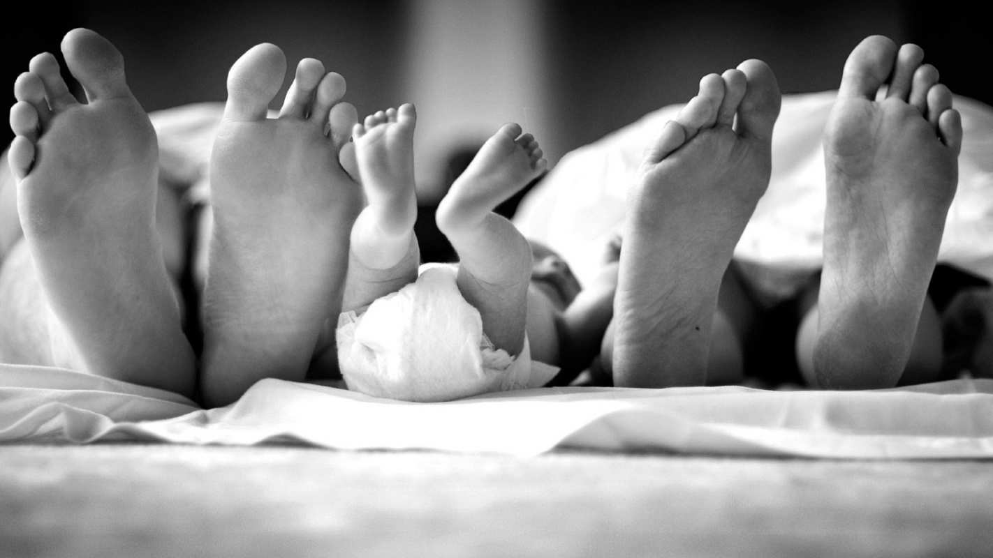 Открытка ноги  с днем семьи   С днем семьи 